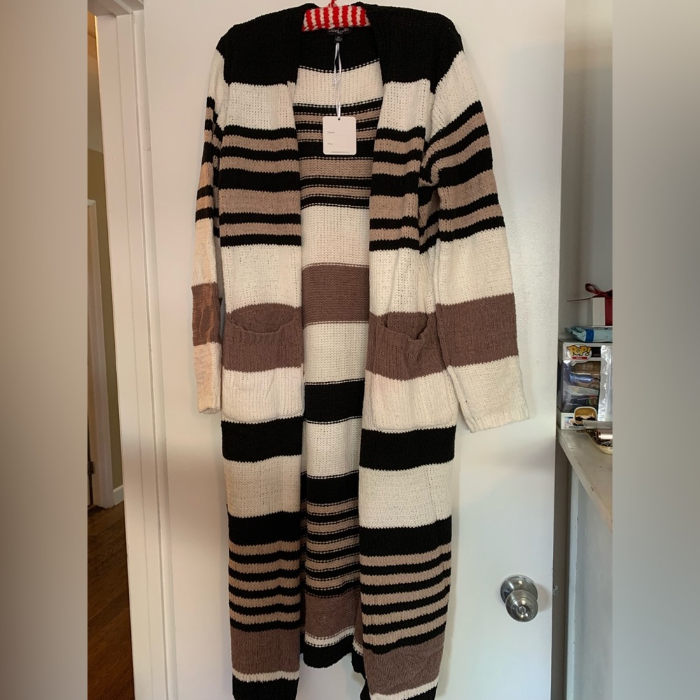 NWT Davi and Dani super soft long sweater.